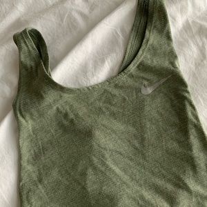 NIKE TANK